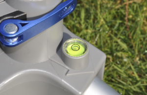 a bright green spirit level indicator for making sure your tripod is on even ground.